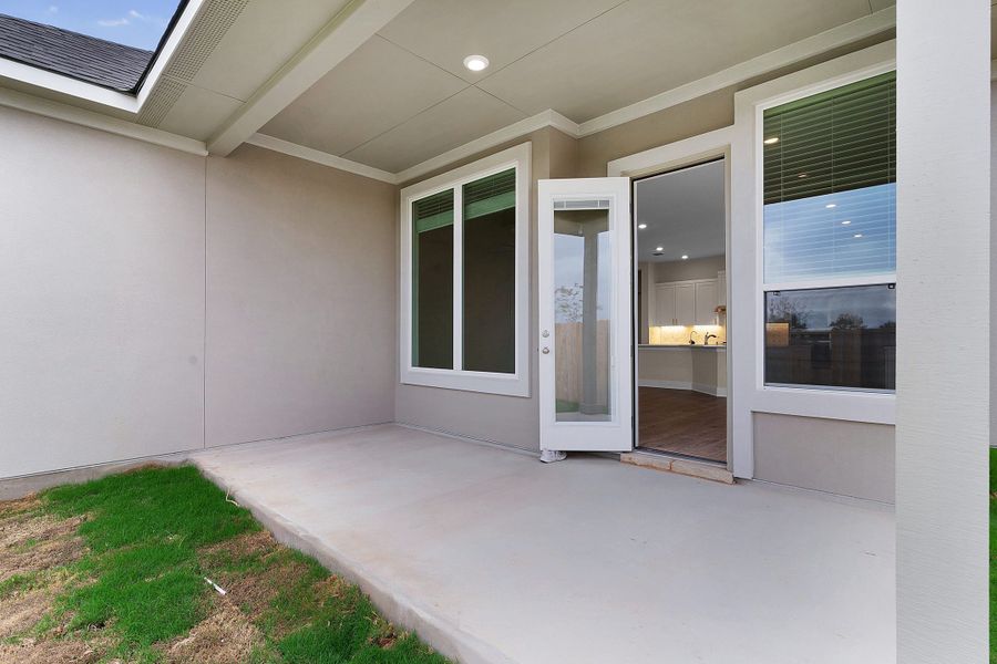 Exterior details and patio area of a home in Highland Village, Georgetown (Image 4).