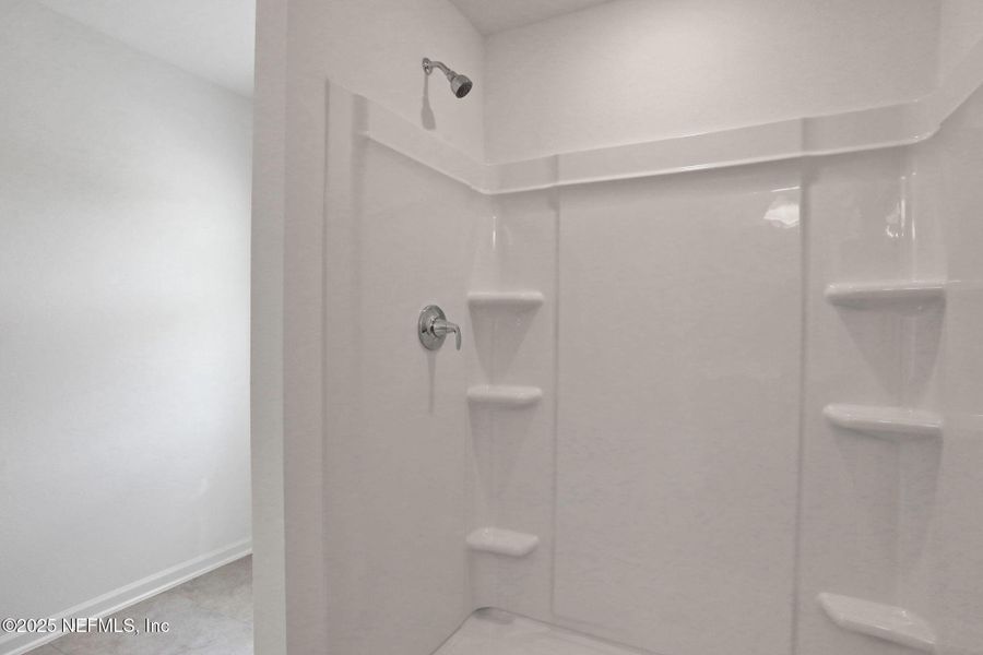 Spacious, unfurnished interior of a new home in Amberly, Green Cove Springs (Image 17).