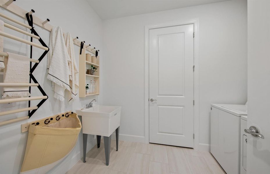 SWFL_HML_Mystique_Laundry_web