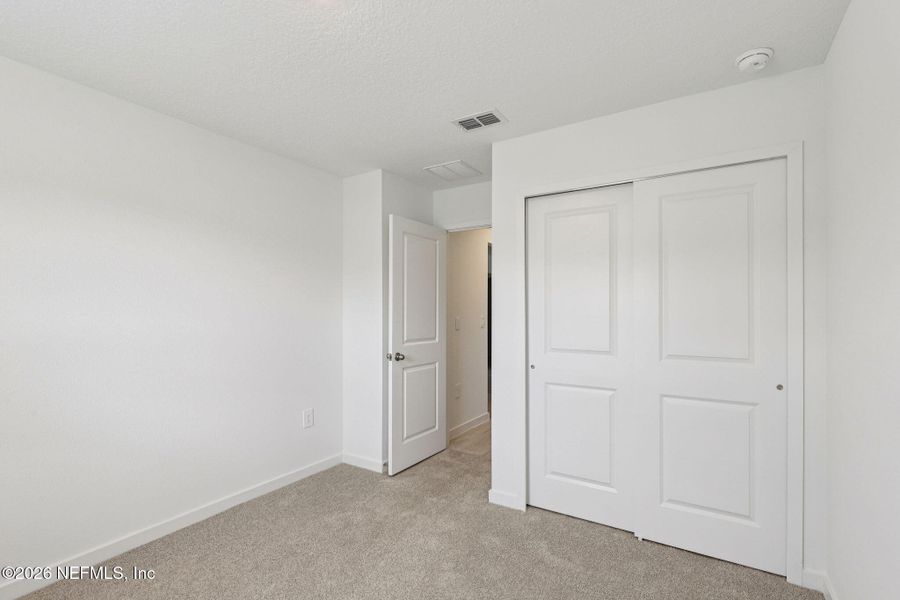 Spacious, unfurnished interior of a new home in Kings Preserve, Jacksonville (Image 17).