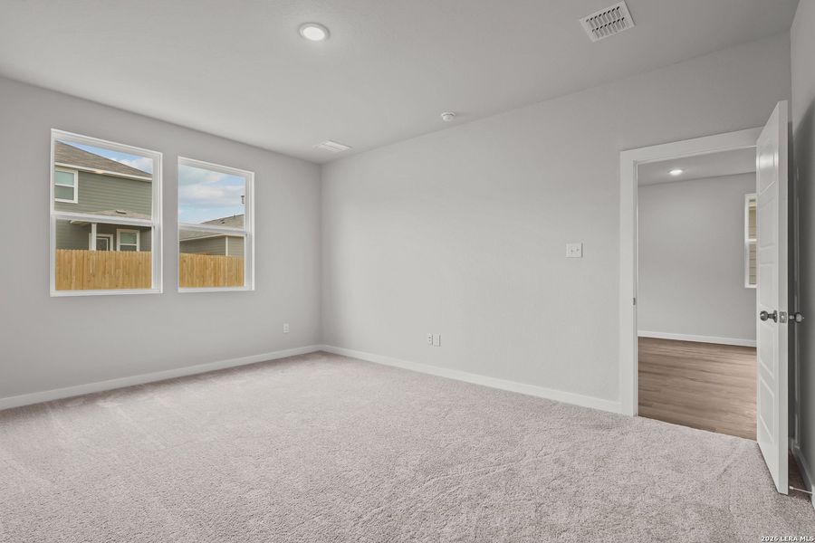 Spacious, unfurnished interior of a new home in Park Place, New Braunfels (Image 28).