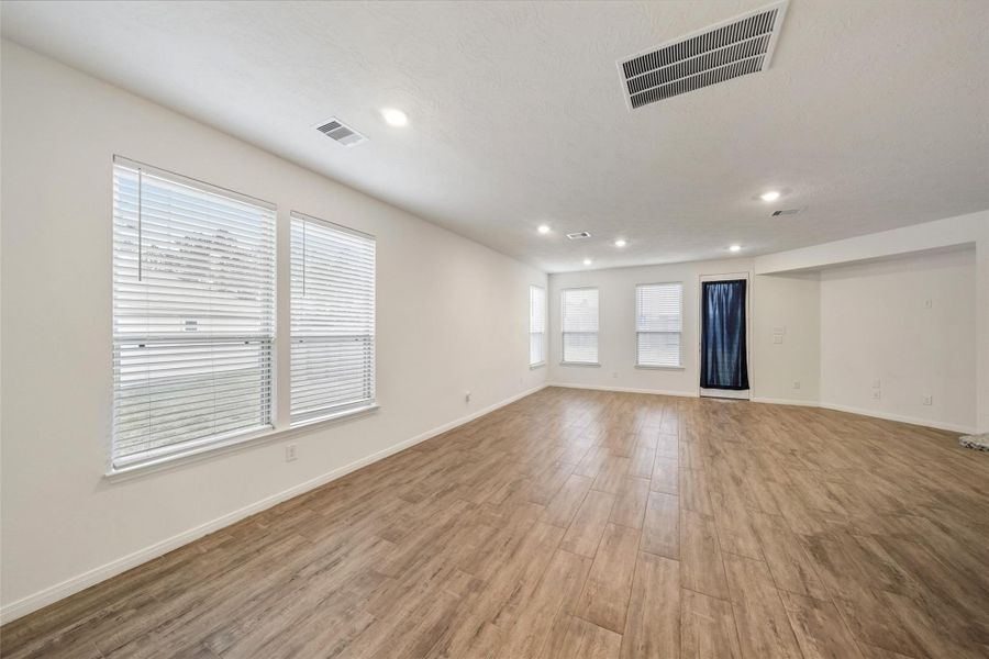 Spacious, unfurnished interior of a new home in , Magnolia (Image 14).