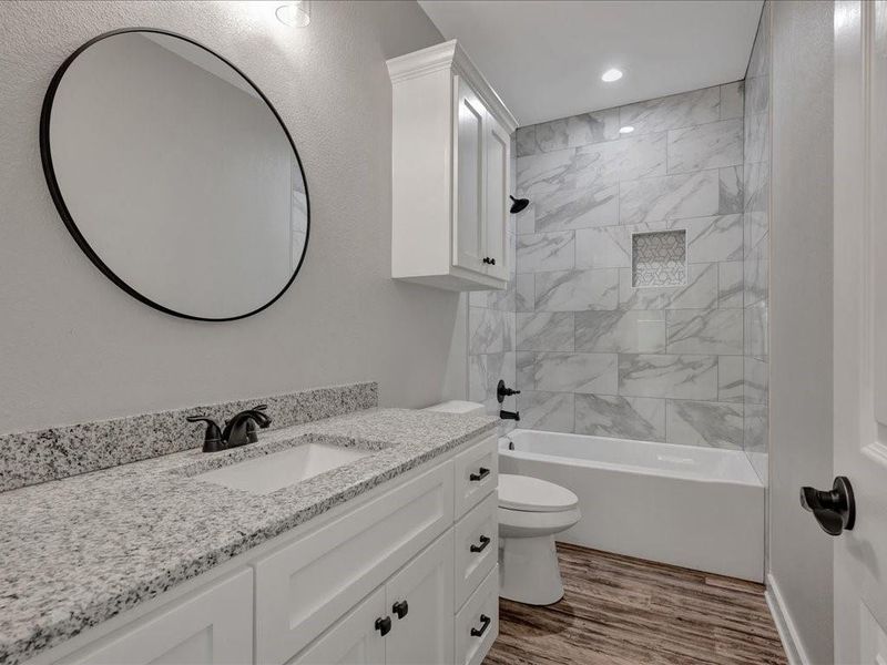 Furnished interior view inside a new home in , Lufkin (Image 12).