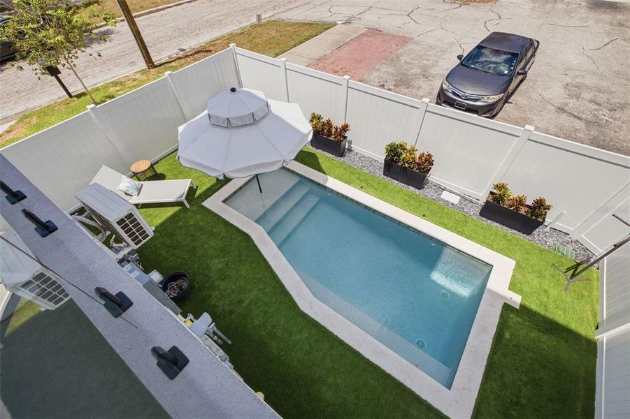 Exterior details and patio area of a home in , Tampa (Image 4).