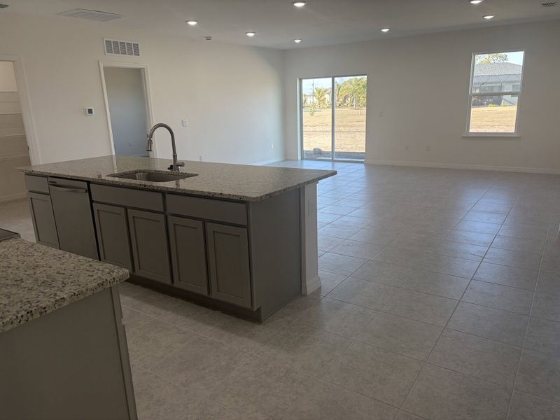 Spacious, unfurnished interior of a new home in Burnt Store Village, Punta Gorda (Image 10).