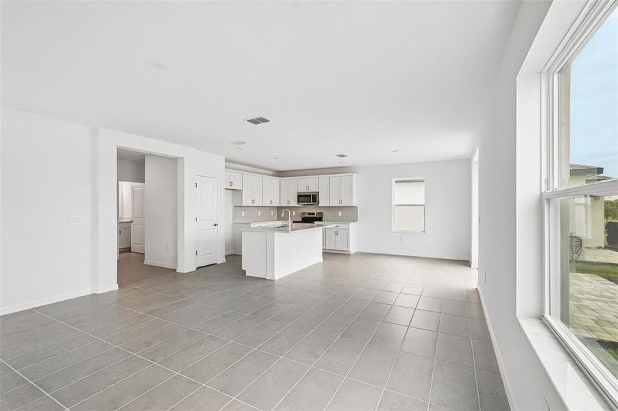 Spacious, unfurnished interior of a new home in Southpointe, Palmetto (Image 18). Spacious, unfurnished interior of a new home in Southpointe, Palmetto (Image 18).