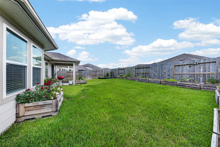 Exterior details and patio area of a home in Wall Street Village, Richmond (Image 26).