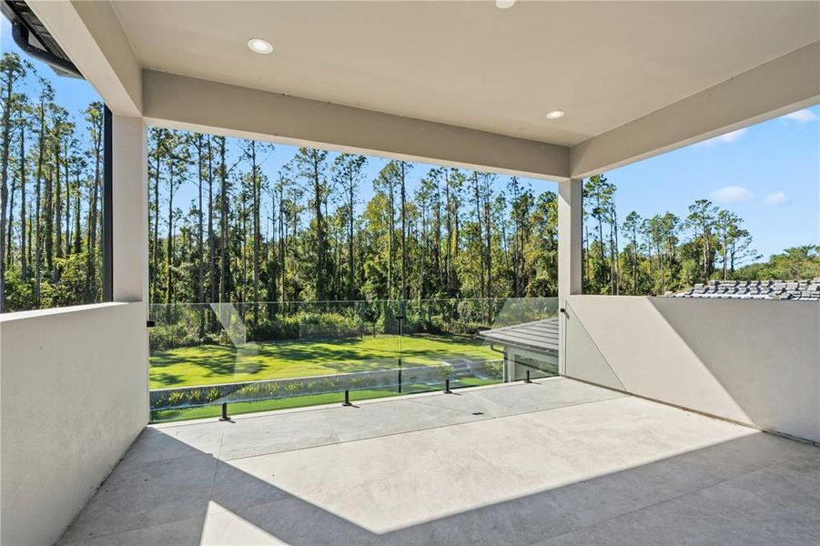 Exterior details and patio area of a home in , Montverde (Image 4).