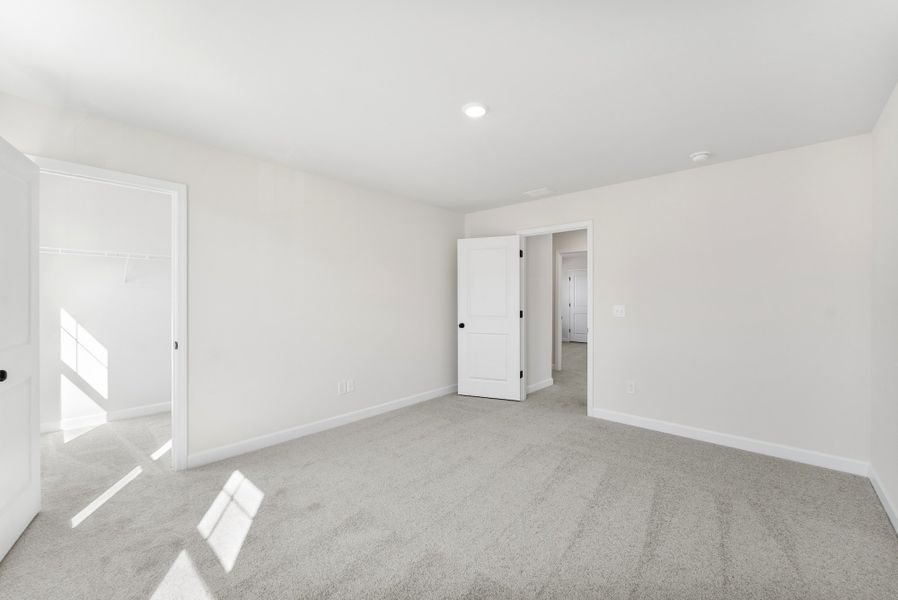 Spacious, unfurnished interior of a new home in Landmark Commons, Boiling Springs (Image 31).