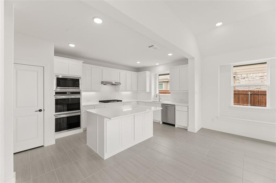 8720 Heartland-Kitchen-2