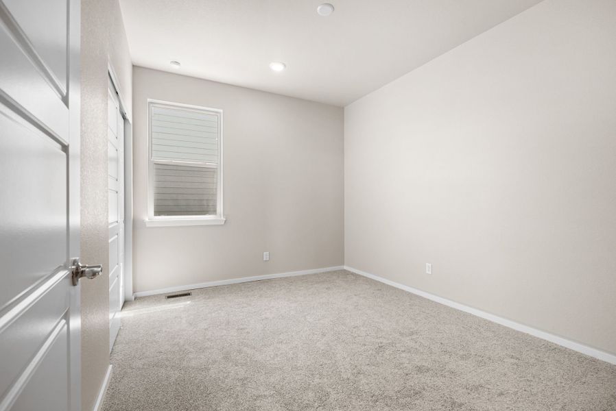 Spacious, unfurnished interior of a new home in Wolf Creek Run West, Strasburg (Image 10).
