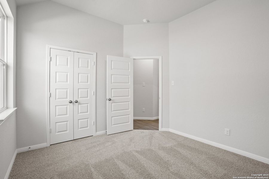 Spacious, unfurnished interior of a new home in Hunters Ranch, San Antonio (Image 25).