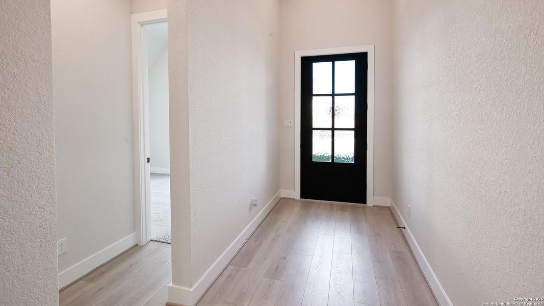 Spacious, unfurnished interior of a new home in Cibolo Valley Heights 65', Cibolo (Image 24).