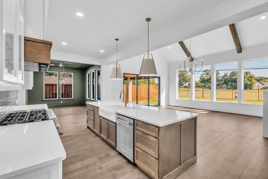 DYLD-0120-00_BROOKDALE II - B_Kitchen, Family Room & Dining