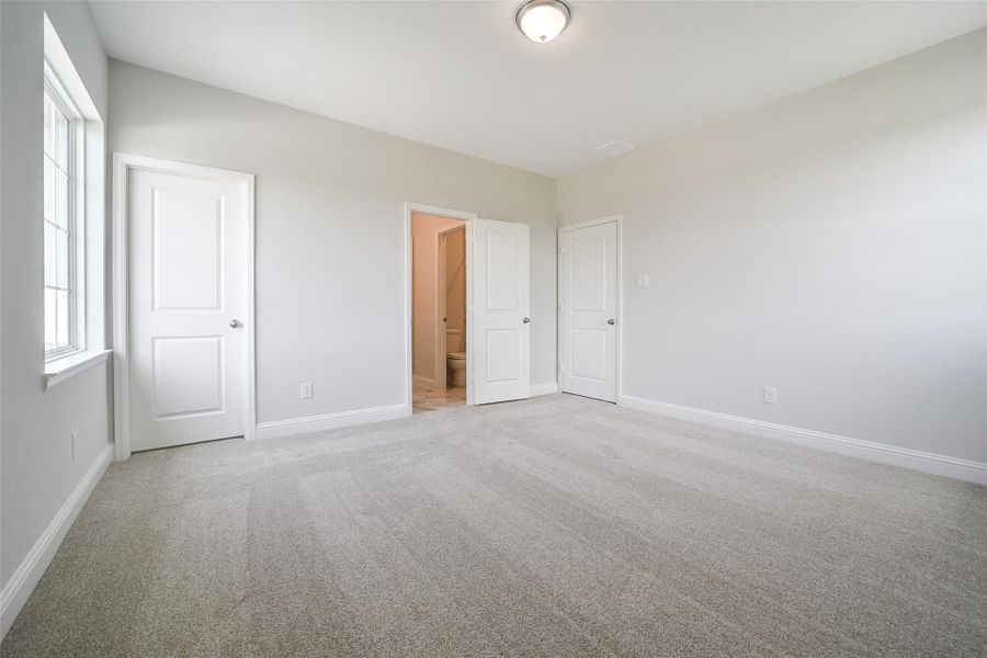 Spacious, unfurnished interior of a new home in Del Bello Lakes 60', Manvel (Image 25). Spacious, unfurnished interior of a new home in Del Bello Lakes 60', Manvel (Image 25).