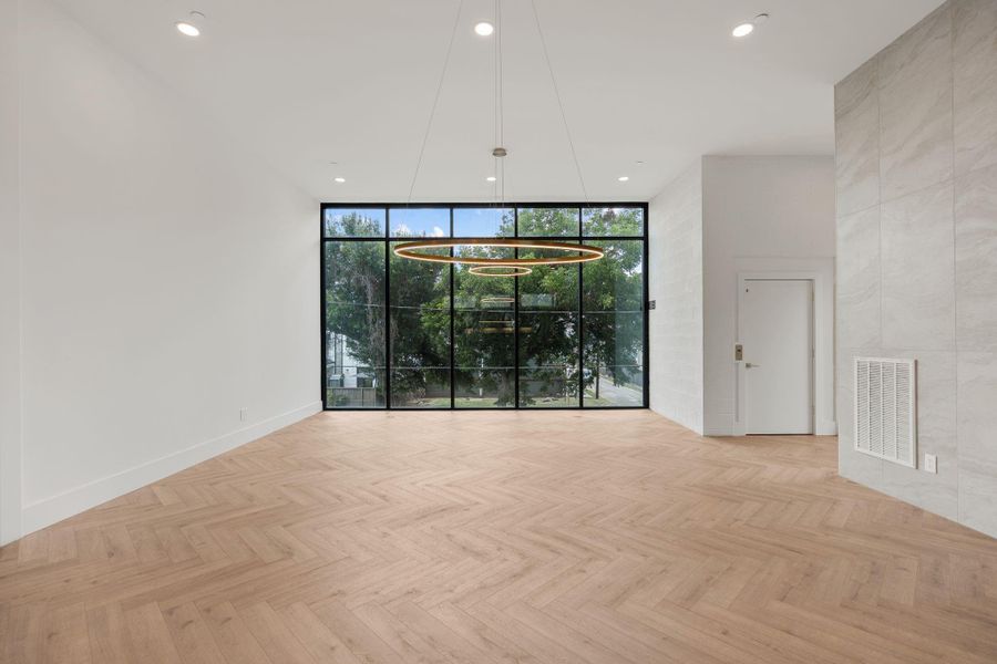 Spacious, unfurnished interior of a new home in , Houston (Image 44).