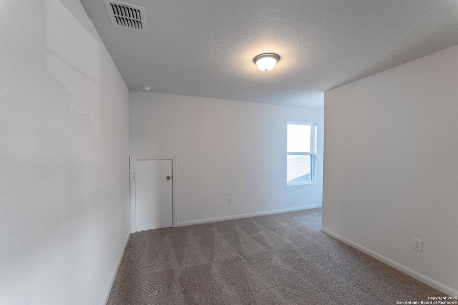 Spacious, unfurnished interior of a new home in Katzer Ranch, Converse (Image 15).