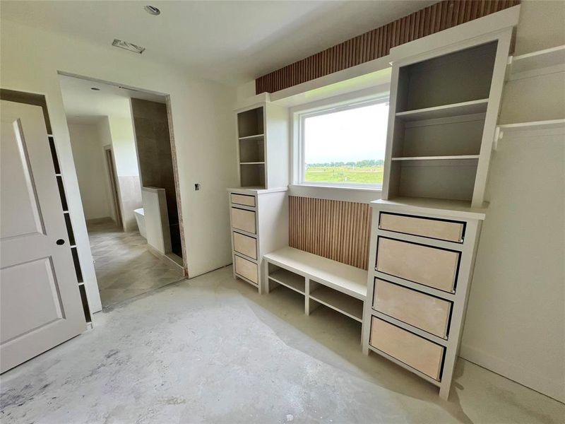 Spacious, unfurnished interior of a new home in , Angleton (Image 16).
