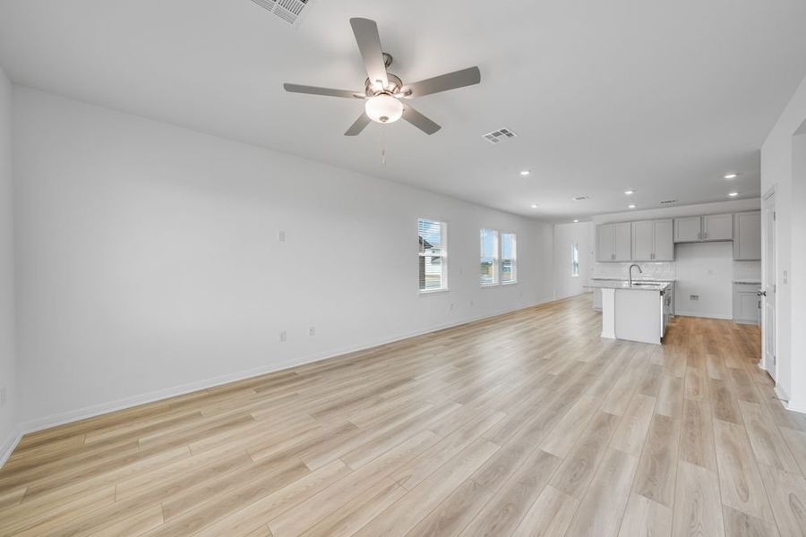 Spacious, unfurnished interior of a new home in Longview 40s, Del Valle (Image 28).
