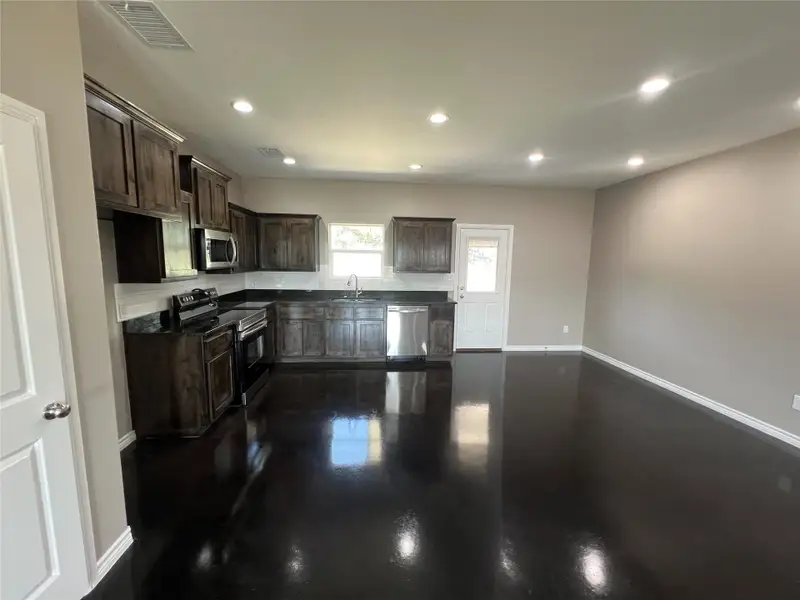Furnished interior view inside a new home in , Lampasas (Image 7).