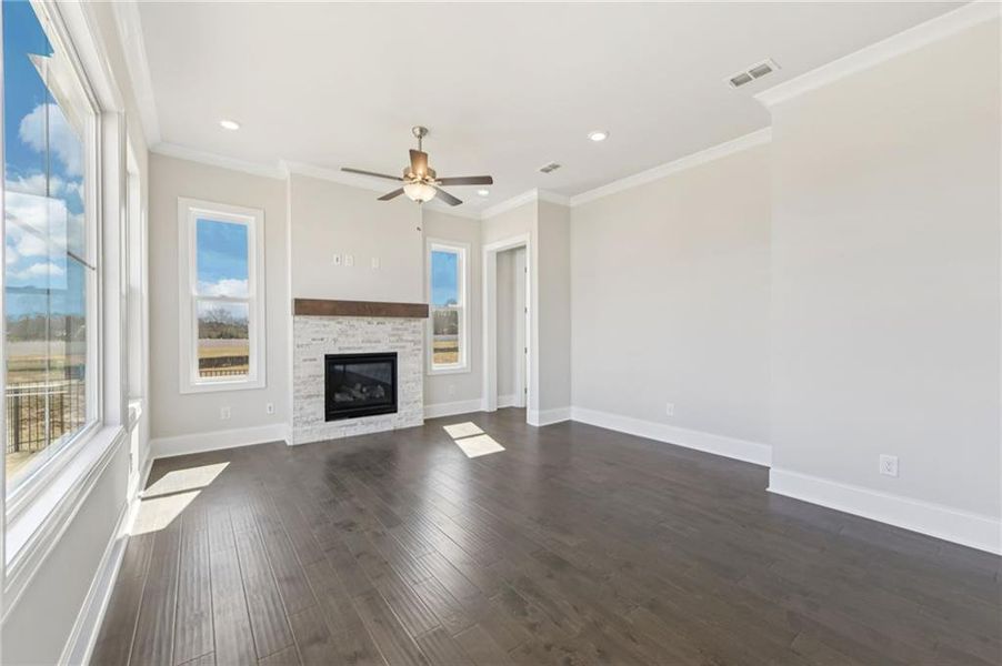 Spacious, unfurnished interior of a new home in Aberdeen, Hoschton (Image 40).
