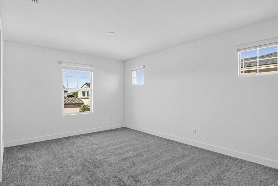 Spacious, unfurnished interior of a new home in Allen Ranches, Litchfield Park (Image 21).
