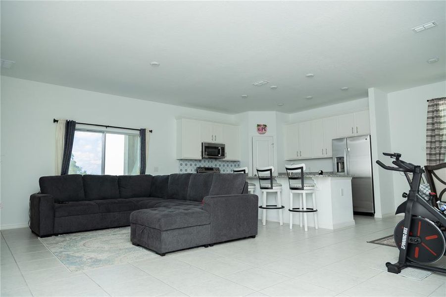 Furnished interior view inside a new home in Village at Windsor Reserve, Eagle Lake (Image 37). Furnished interior view inside a new home in Village at Windsor Reserve, Eagle Lake (Image 37).