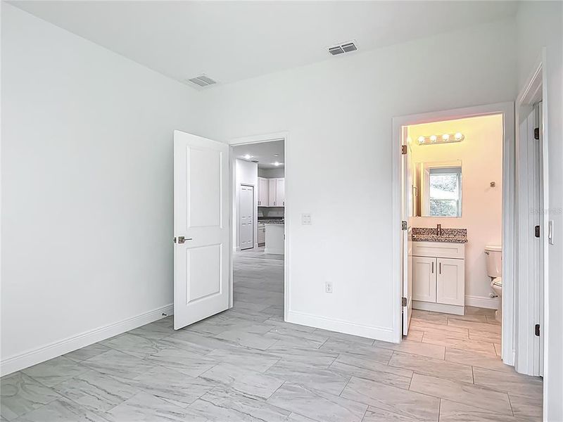 Spacious, unfurnished interior of a new home in , Citrus Springs (Image 28).