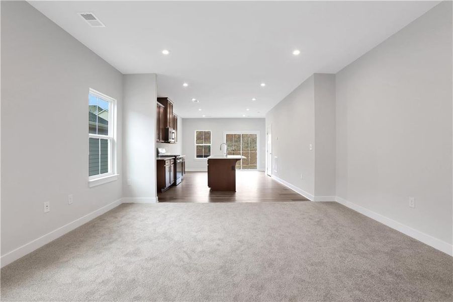 Spacious, unfurnished interior of a new home in , Hoschton (Image 5).
