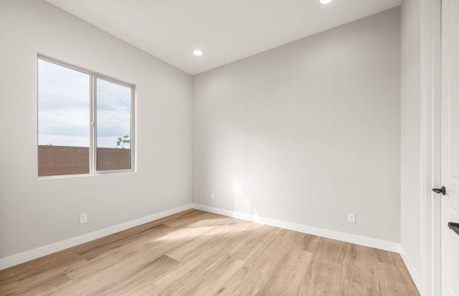 Spacious, unfurnished interior of a new home in Artisan at Asante, Surprise (Image 29).