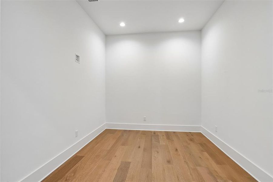 Spacious, unfurnished interior of a new home in , Tampa (Image 88).