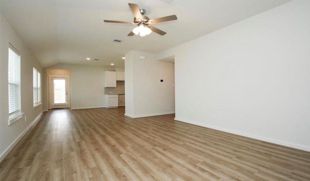 Spacious, unfurnished interior of a new home in Gifford Meadows, Angleton (Image 5).
