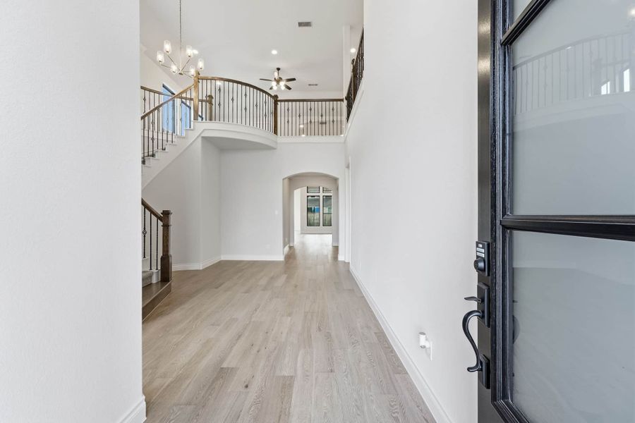 Spacious, unfurnished interior of a new home in Bridgeland 50′, Cypress (Image 13).