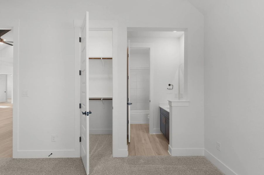 Spacious, unfurnished interior of a new home in Broken Oak, Georgetown (Image 30).