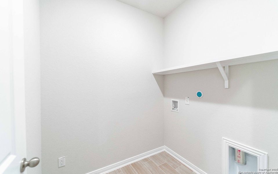 Spacious, unfurnished interior of a new home in Morgan Meadows, San Antonio (Image 8). Spacious, unfurnished interior of a new home in Morgan Meadows, San Antonio (Image 8).