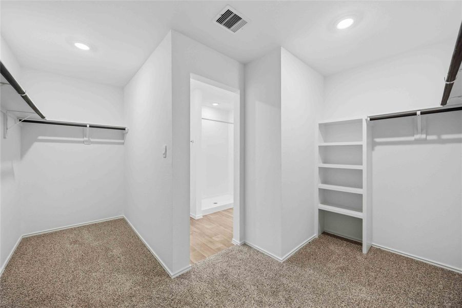 Spacious, unfurnished interior of a new home in Legacy Village, Houston (Image 20). Spacious, unfurnished interior of a new home in Legacy Village, Houston (Image 20).