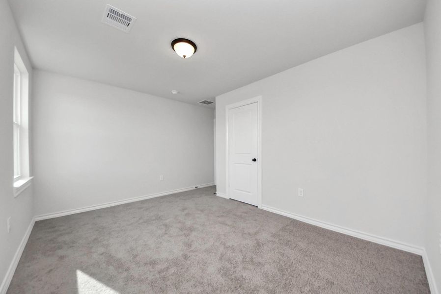 Spacious, unfurnished interior of a new home in Hill & Dale Ranch, Splendora (Image 37).