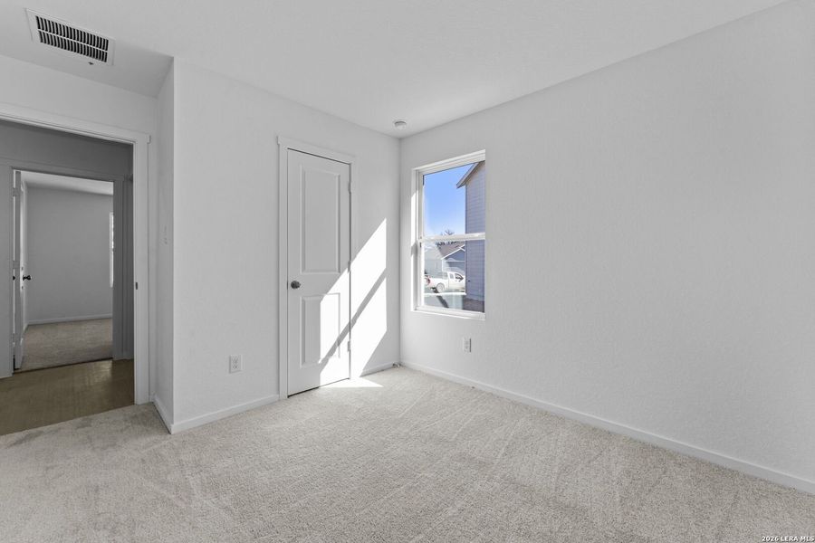 Spacious, unfurnished interior of a new home in Friendship Oaks, Fredericksburg (Image 19).