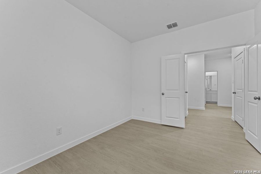 Spacious, unfurnished interior of a new home in Sky Ranch, New Braunfels (Image 12).