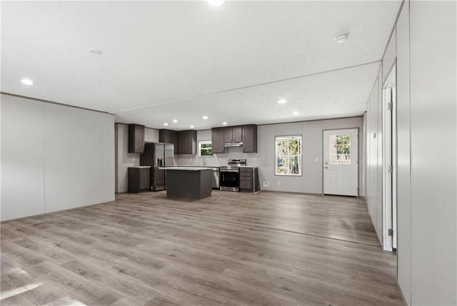 Spacious, unfurnished interior of a new home in , Alto (Image 10).