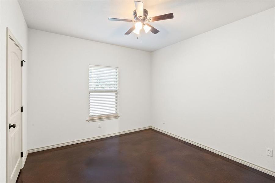 Guest room with ceiling fan