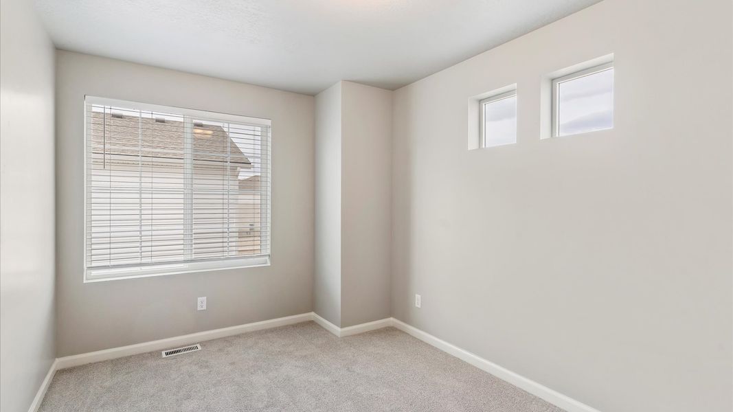 Spacious, unfurnished interior of a new home in Reunion, Commerce City (Image 28).