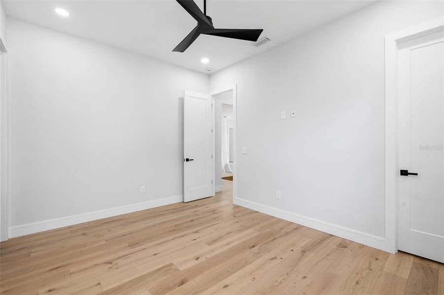 Spacious, unfurnished interior of a new home in , Tampa (Image 68).