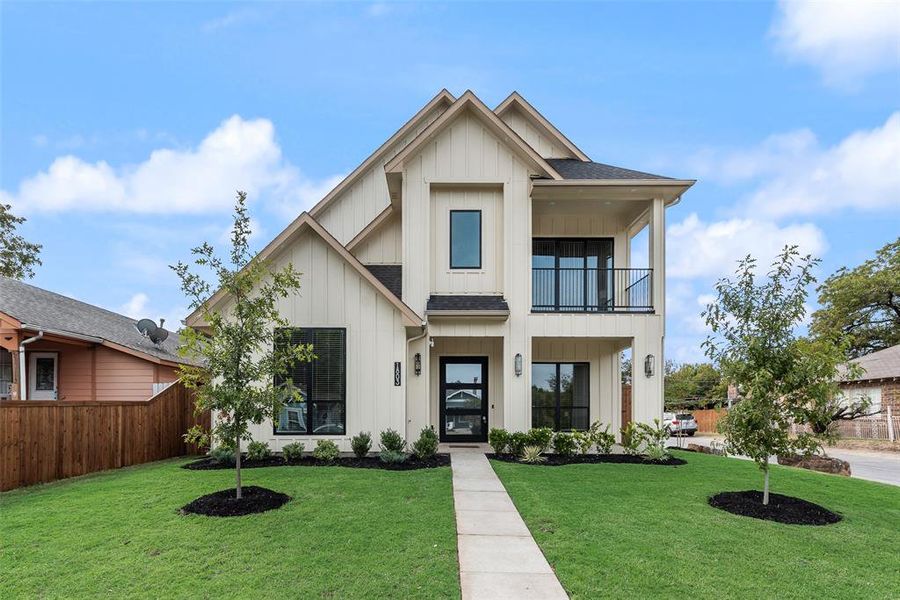Front exterior of a new home in , Dallas, TX, highlighting curb appeal (Image 5). Front exterior of a new home in , Dallas, TX, highlighting curb appeal (Image 5).