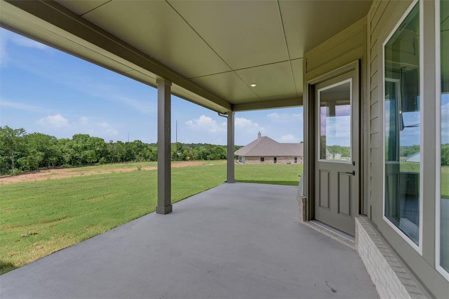 Exterior details and patio area of a home in Eagle Ridge Estates, Weatherford (Image 4).