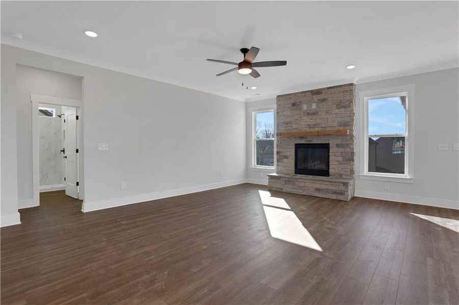 Spacious, unfurnished interior of a new home in Cambridge, Flowery Branch (Image 17).
