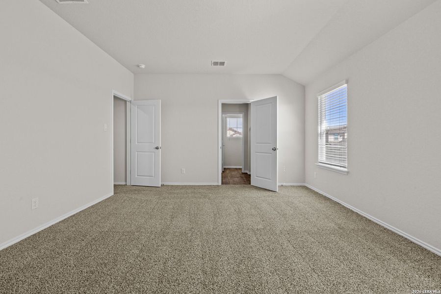 Spacious, unfurnished interior of a new home in Stonehill, San Antonio (Image 13).