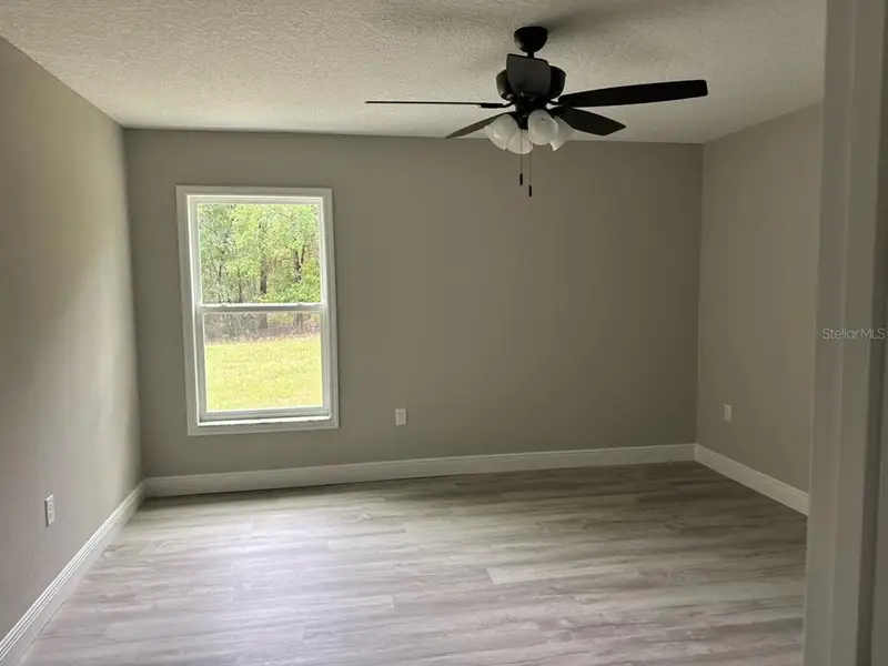 Spacious, unfurnished interior of a new home in , Dunnellon (Image 18).