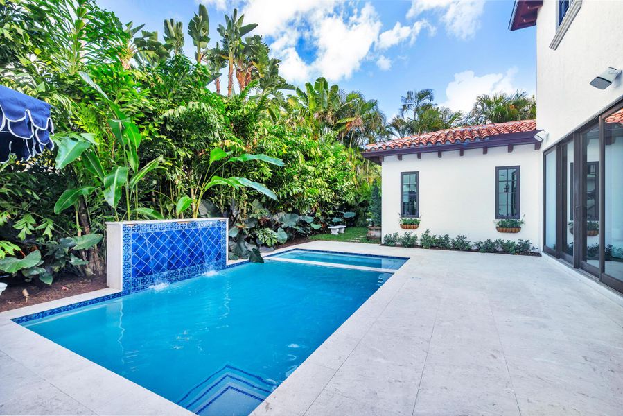 Exterior details and patio area of a home in , West Palm Beach (Image 33).