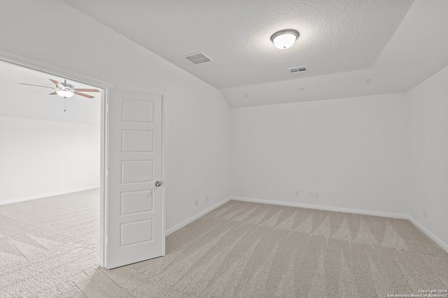 Spacious, unfurnished interior of a new home in Homestead 75', Schertz (Image 33).